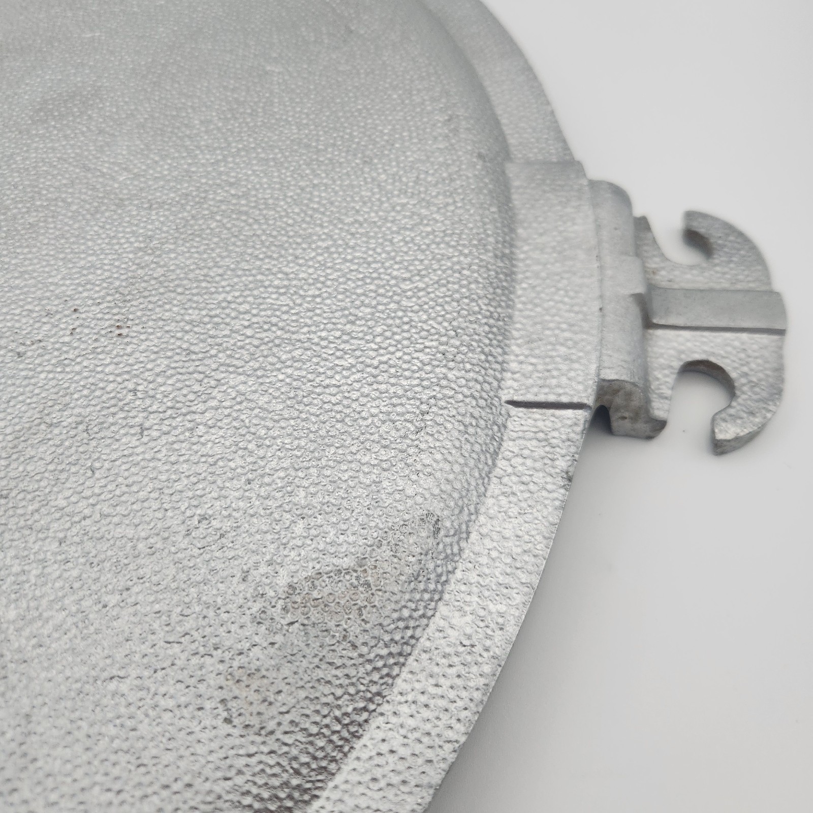 Vtg Guardian Service Ware Cast Hammered Aluminum Griddle Platter Pizza Tray 15.5