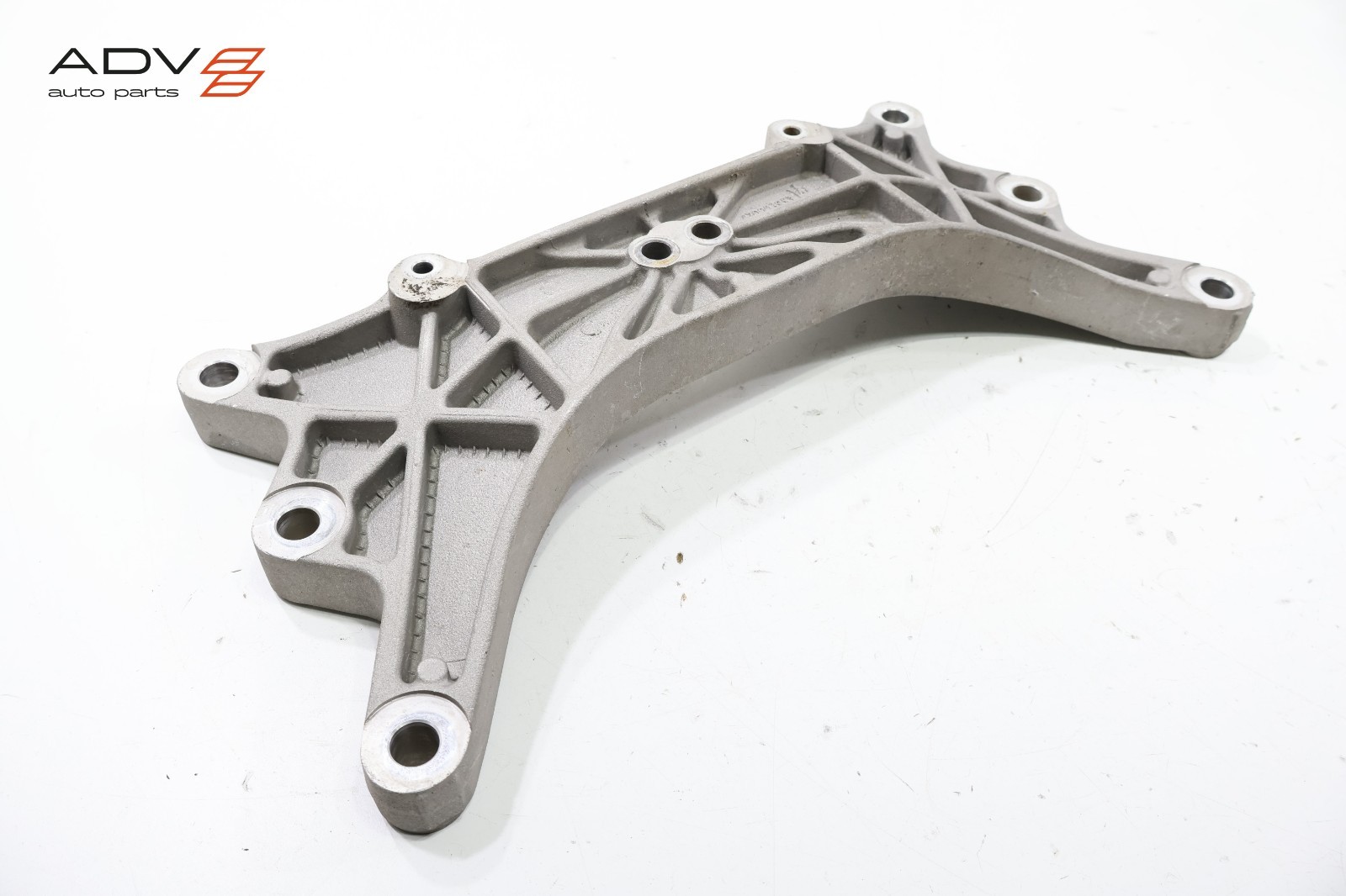 2014 - 2020 MASERATI GHIBLI RWD TRANSMISSION CROSSMEMBER MOUNT BRACKET OEM