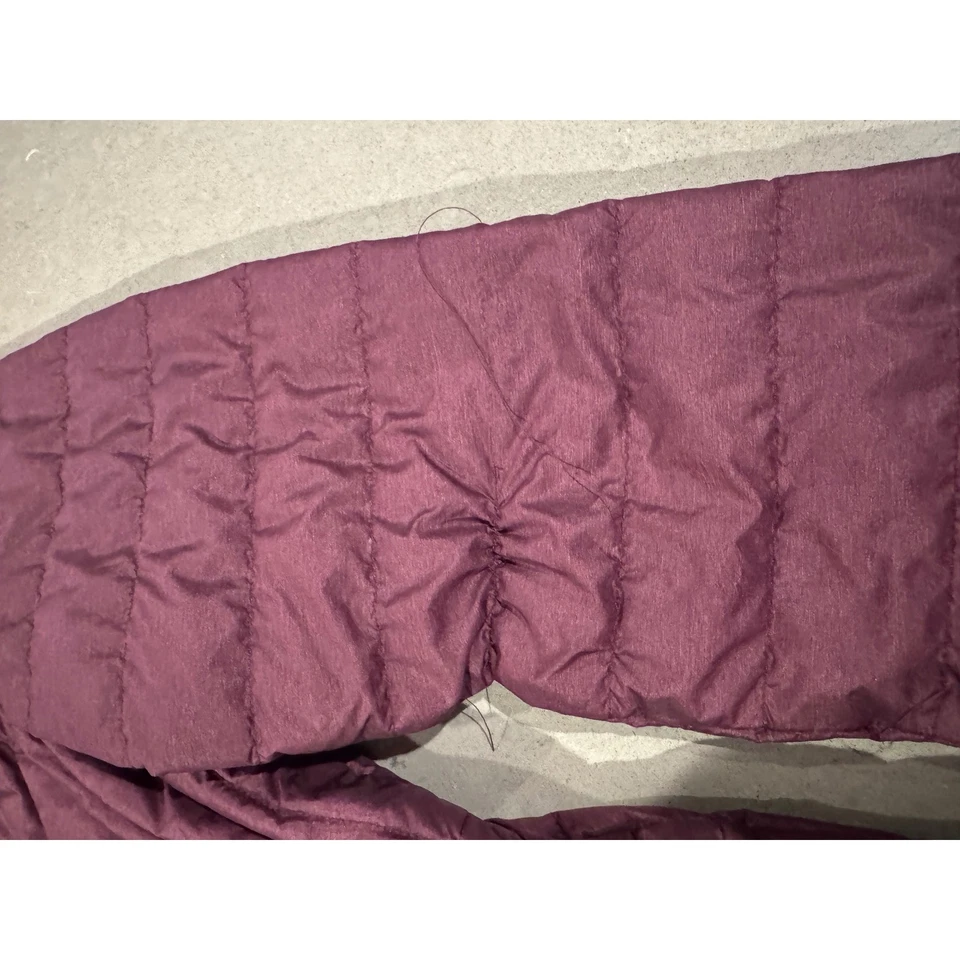 Chaqueta de plumón empacable con capucha 32 Degrees Heat para mujer ciruela púrpura talla mediana Foto 3 de 4