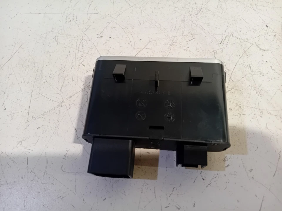 Port AUX Fiat 500 / 595 / 695  1.4 735628336 - Photo 4/4