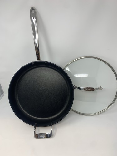 All-clad Essentials Hard Anodized 4-qt Non-Stick Sauté pan with Lid. (New) - 第 4/8 張圖片
