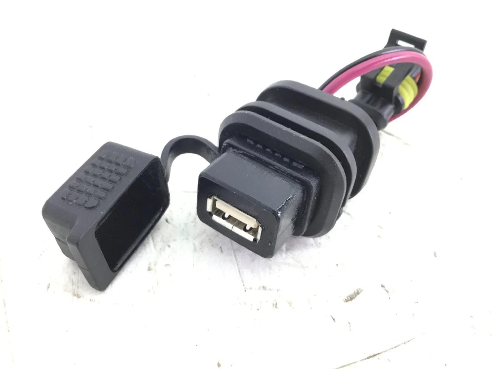 Prise USB PIAGGIO Vespa GTS E4 ABS 125 2021 - Photo 2/4