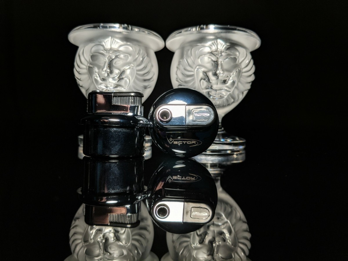 Lalique Crystal Tete De Lion Table Lighter ( one lighter