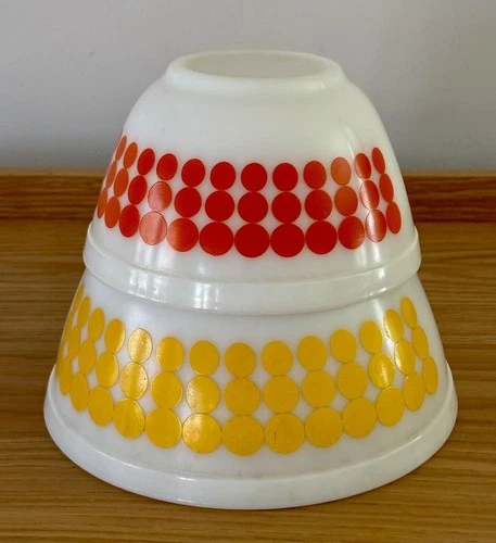 2 Vintage 1969 Pyrex Glass Polka Dot Mixing Bowls 401 402 White Orange Yelllow