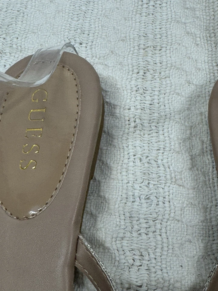 Sandalias planas G By Guess plateadas brillantes para mujer talla 9 M sin cordones Foto 4 de 4