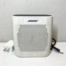 See pics Bose SoundLink Polar White Bluetooth Speaker 415859 With Charger
