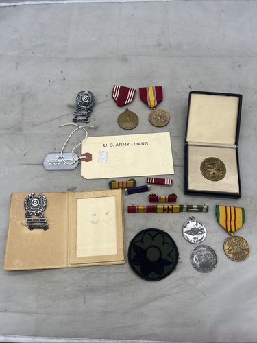 Vietnam War US Army 9th Infantry Division KIA Medal / Insignia Grouping (HH246