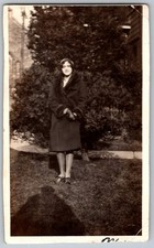 Vtg B&W Snapshot Fashionable Woman Fur Collar Winter Coat Cloche Hat Yard 1930