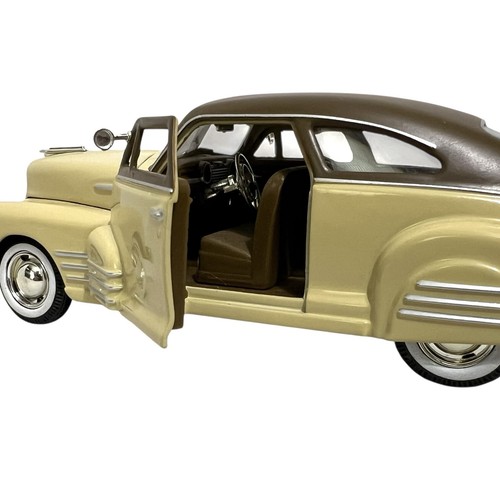 1948 Chevrolet Aerosedan Fleetline 1:32 Signature Models Die Cast NMMM - Picture 4 of 13