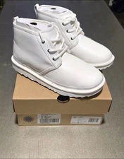 New UGG'S Unisex Leather Neumel II Boot Kids Youth Size (6Y)