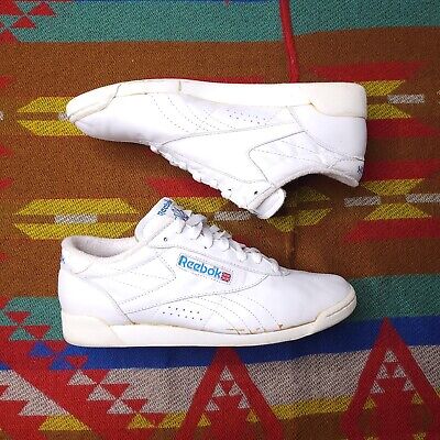 Reebok white shoes wo's us5 eur34 22.5cm, Women's Fashion, Footwear,  Sneakers on Carousell