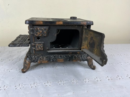 Vintage Cast Iron Union Salesman's Sample Stove - Picture 8 of 8