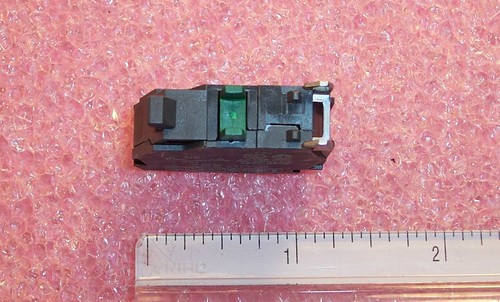 QTY (3) ZBE1019 TELEMECANIQUE 1 SPST-N/O CONTACT BLOCKS ROHS - Picture 3 of 5