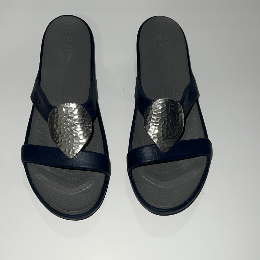 Crocs Sanrah Hammered Tear Drop Sandal Women's Size 11 Navy Silver