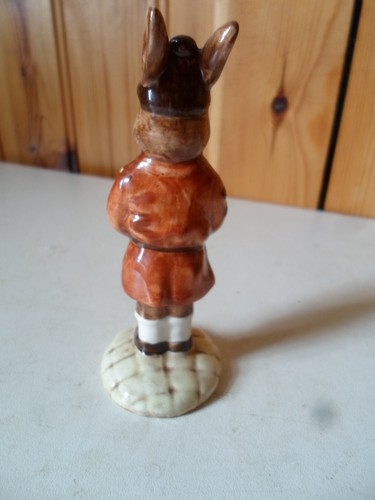 Collectors ROYAL DOULTON BUNNYKINS Cub Scout & Brownie Set of 2 { No boxes} - Picture 6 of 8