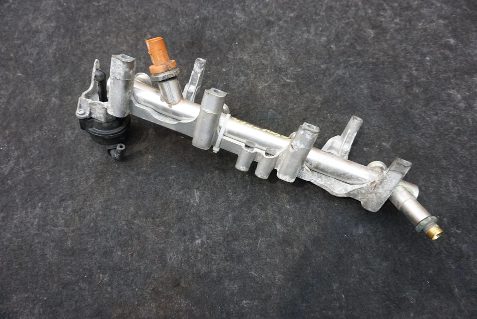 Juego de rieles de inyección de combustible izquierdo derecho 079133315BQ Audi S7 4K8 2013-18 S6 S8 2013-18 Foto 3 de 4