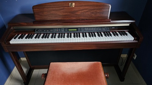 Piano droit numérique YAMAHA Clavinova CLP-170 avec siège - Afbeelding 2 van 3