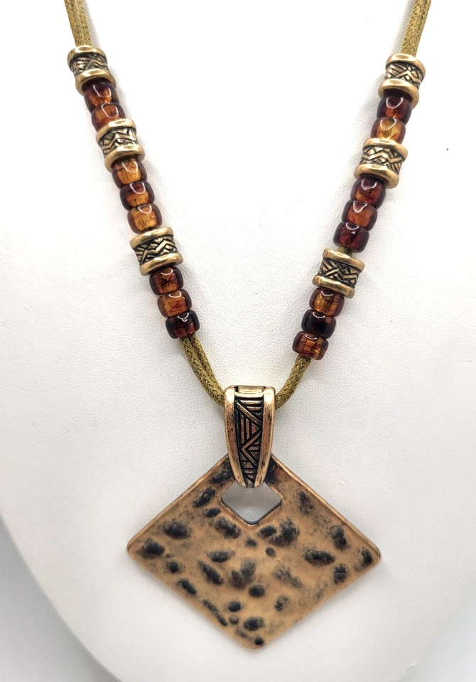 Collar con cordón de cuentas de color tortuga colgante martillado bronce Premier Designs 17" Foto 2 de 4