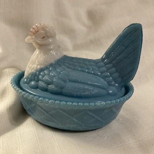 Vintage Westmoreland Milk Slag Glass Chicken On Nest Box Light Blue White