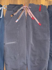 2 Pairs FIGS Zamora Joggers Women  s XXS P, Charcoal EUC Pride