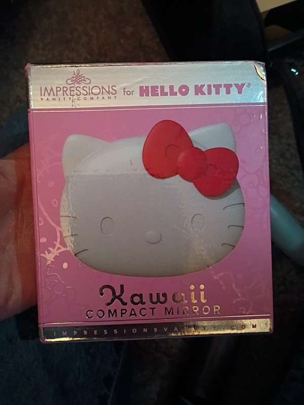 NEW Impressions HELLO KITTY KAWAII Compact Mirror w/ Magnification LED Lights Up