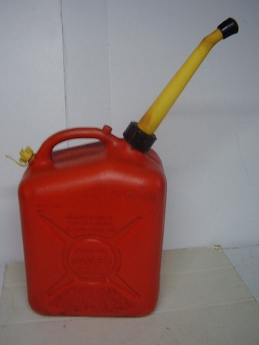 Scepter  2.5 gallon   Pre Ban Gas Can  Vented #J10 used    please read