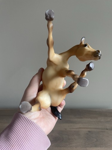 Breyer Traditional Model Horse BUTTERCUP #1155 Buckskin Scratching Foal - Bild 6 von 7