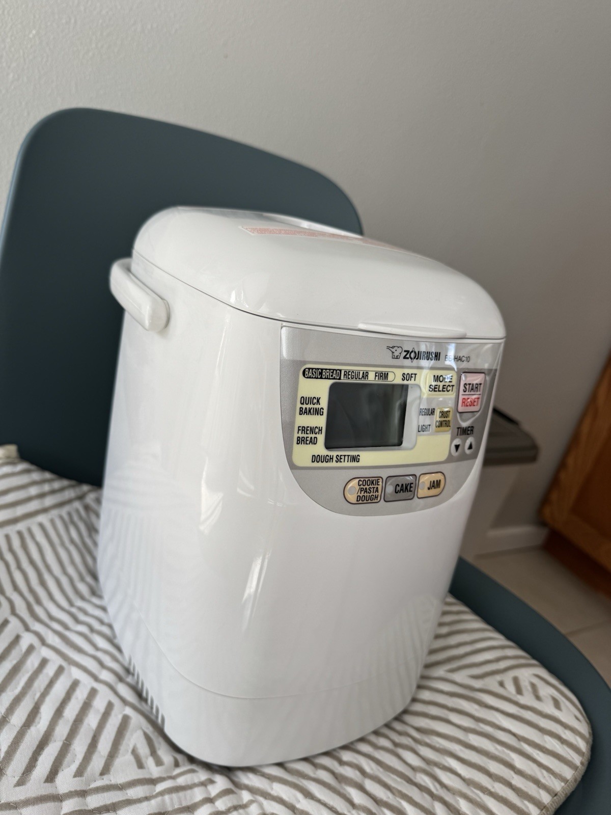 Zojirushi BB-HAC10 Home Bakery 1-Pound-Loaf Programmable Min