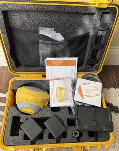 Geomax Zenith35 GSM UHF GPS Survey Equipment Kit with Case !! Great Price !!