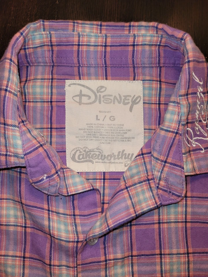 Cakeworthy Disney Rapunzel When Will My Life Begin franela púrpura talla grande Foto 4 de 4