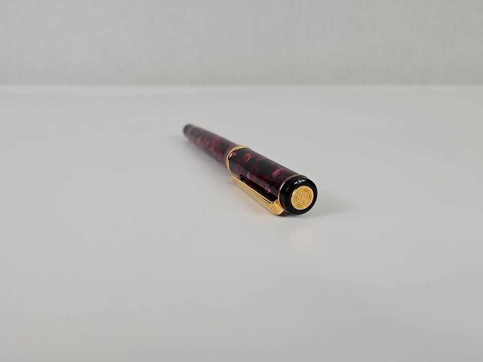 Pluma Estilográfica Rosetta Magellan Rojo y Negro Mármol Borgoña Perlada EF NUEVA EN CAJA) USADA Foto 3 de 4