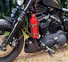 Support en cuir porte bouteille réserve essence couleur  Marron pour moto custom