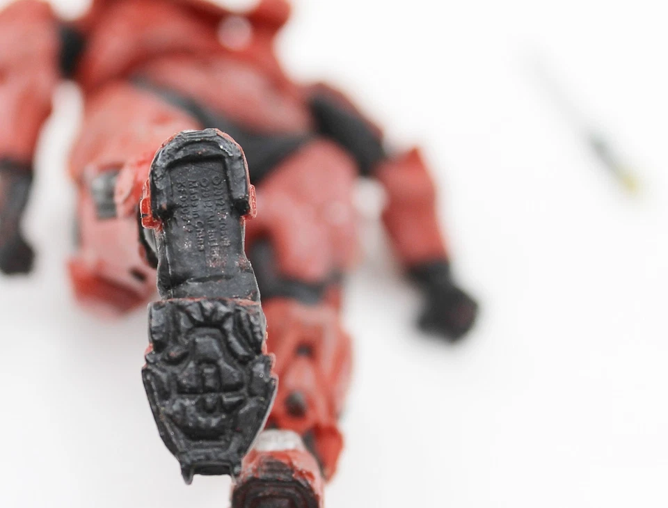 SPARTAN WARRIOR HALO 4 Action Figure 2010 Red 5" with Sword Weapon - Image 3 of 3