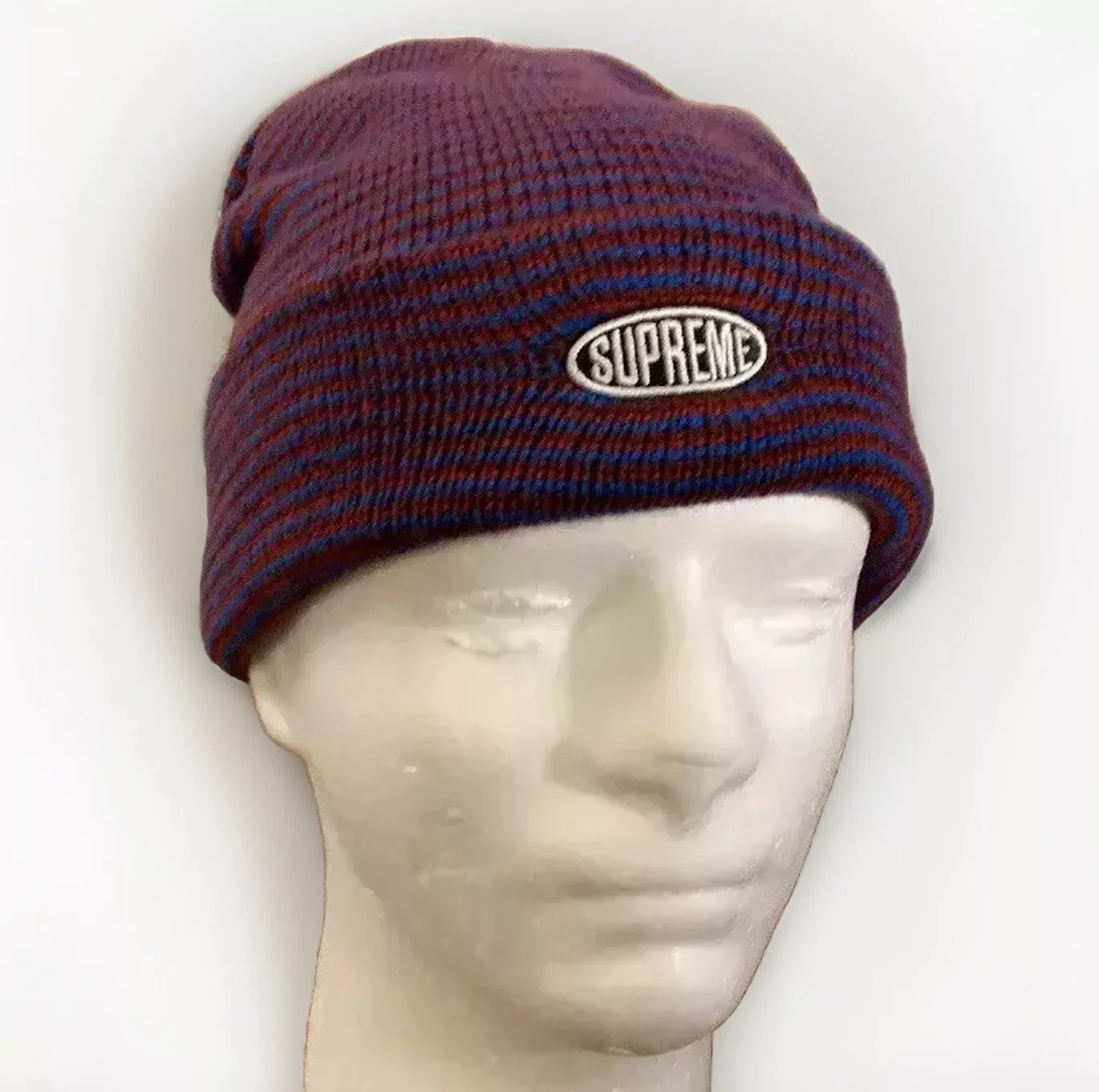 BONNET RAYÉ ZIG ZAG SUPRÊME, FW19 bordeaux OS (AUTHENTIQUE) NEUF
