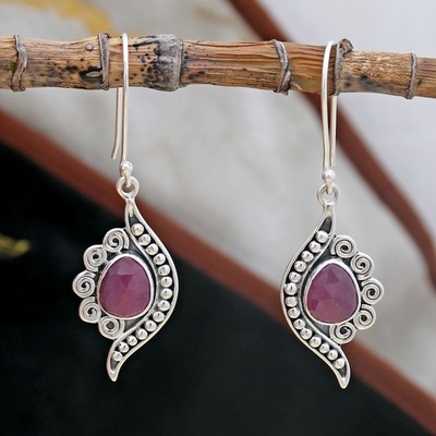 Handgefertigte Rubin Träne Sterlingsilber Ohrringe - elegantes Wirbel Design