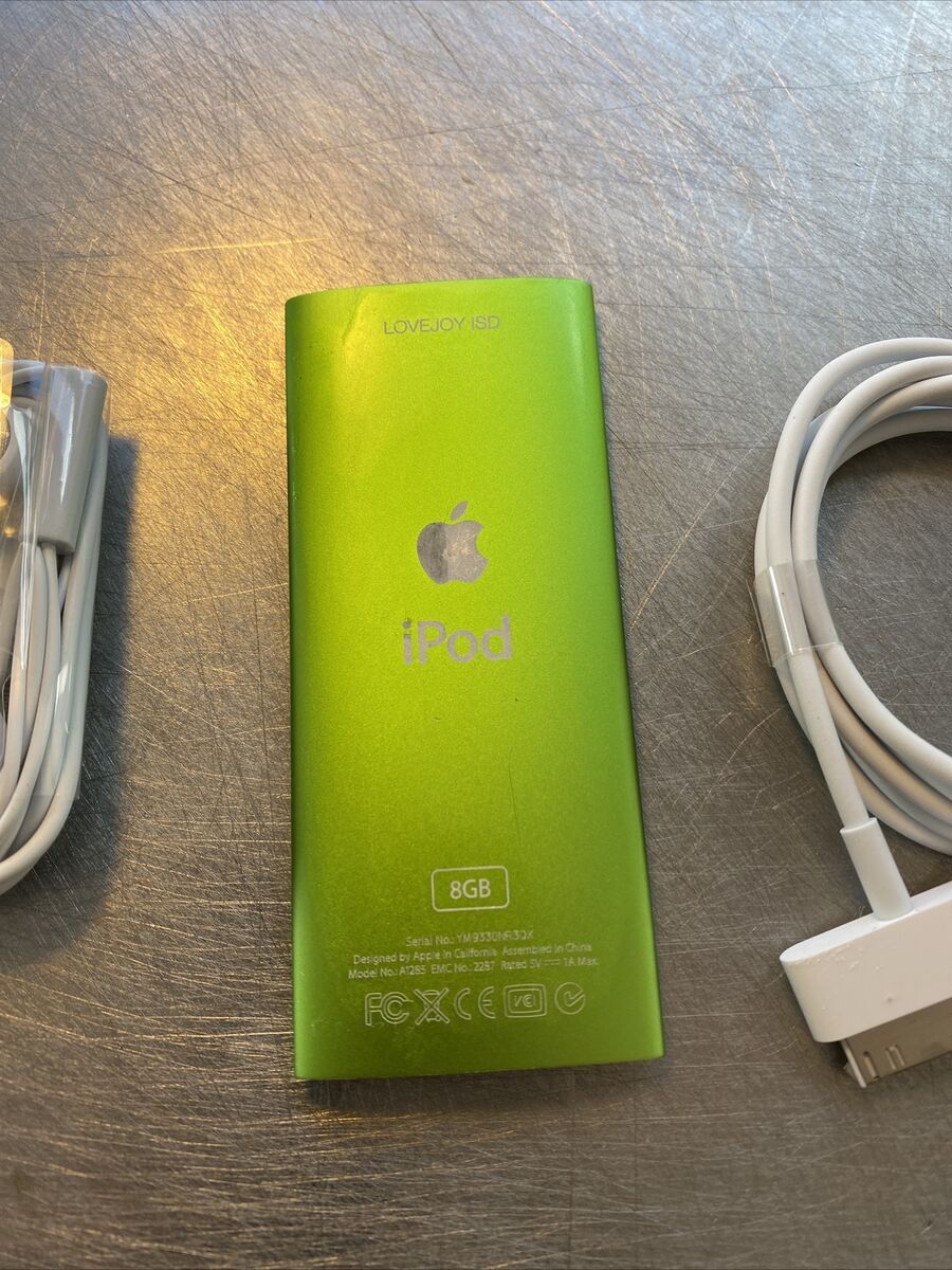 Apple iPod nano 4th Gen Green (8 GB) NEW BATTERY Big Bundle Apple iPod nano 4th Gen Green (8 GB) NEW BATTERY Big Bundle