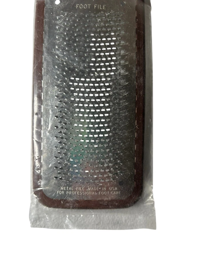 Microplane Colossal Foot File / Pedicure Rasp - Perfect for Calluses - Brown - Image 4 of 4