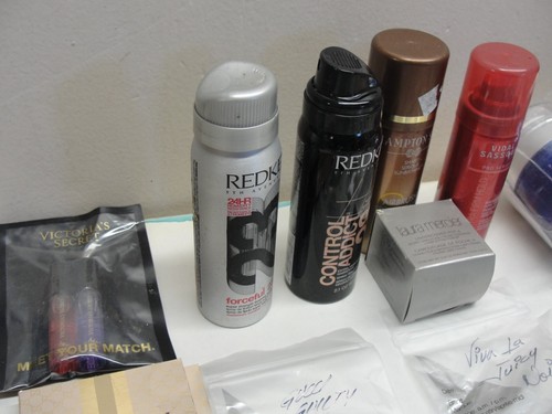 LOT 130 ASSORTED PERFUMES MAKE-UP SAMPLES GUGGI PRADA SMASH BOX VICHY VERSACE - Picture 5 of 23