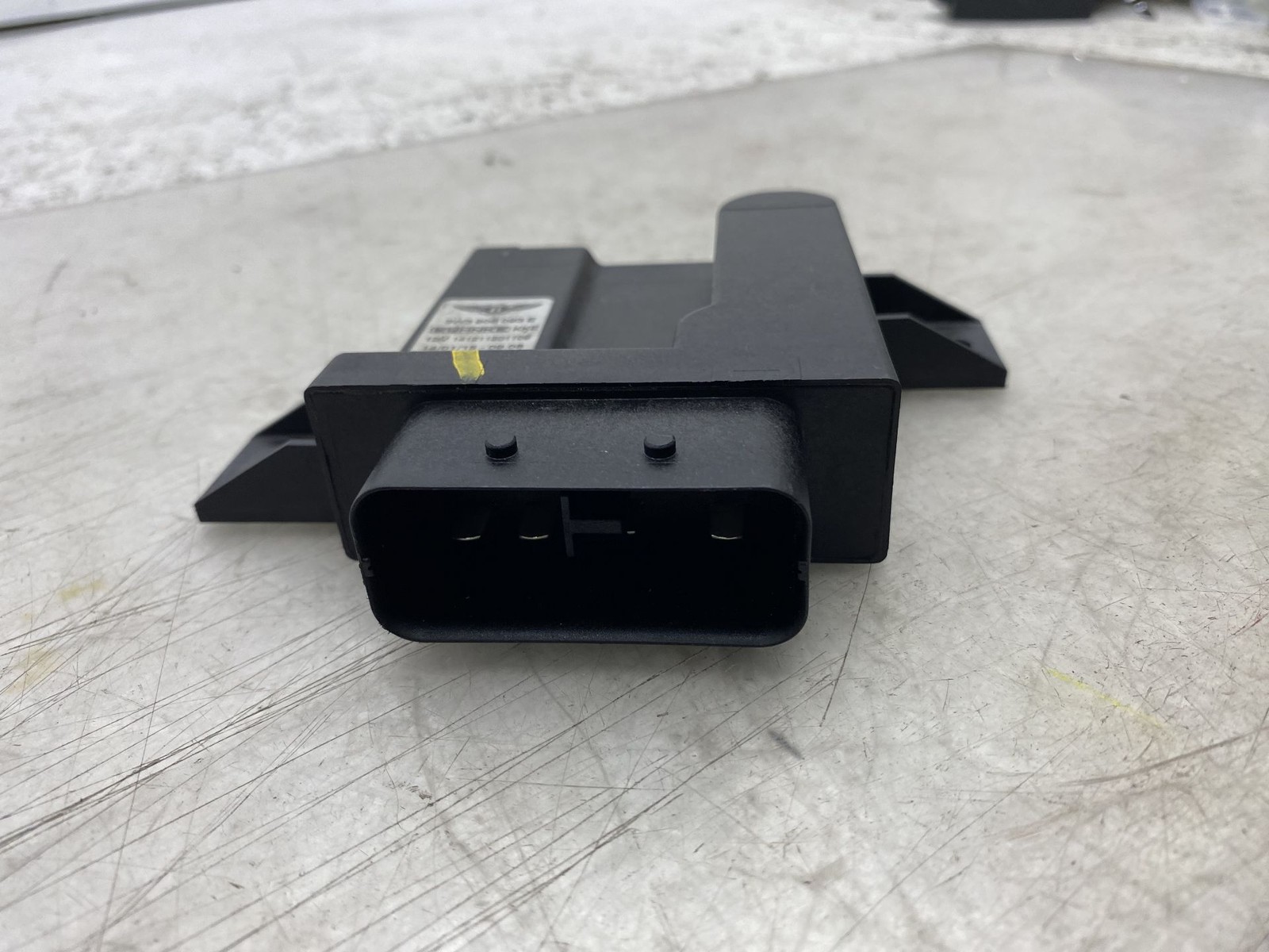 2013-2018 BENTLEY FLYING SPUR OEM (B)4.0L V8 FUEL PUMP CONTROL MODULE 3W3906093E