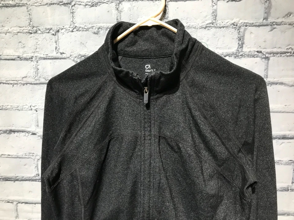 Chaqueta deportiva Gap Fit, M, negra con cremallera, bolsillos con cremallera Foto 2 de 4