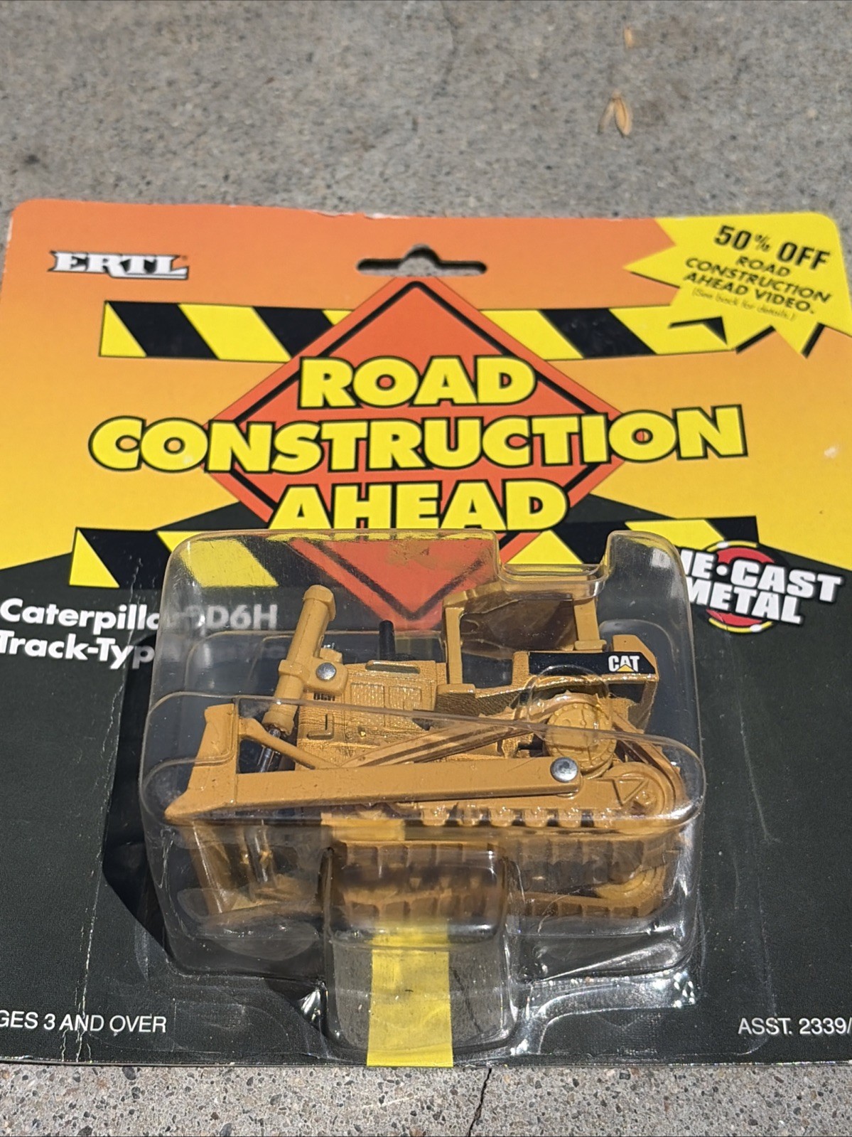 1995 Ertl Caterpillar D6H Track-Type Tractor Die-Cast Metal Bulldozer