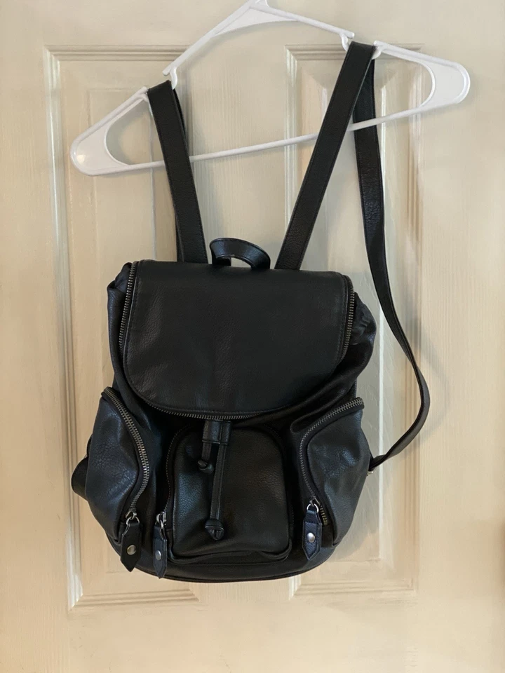 Cartera estilo mochila Mossimo negra con cremallera Foto 3 de 4