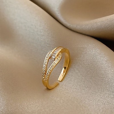 Dynamischer Kn��pfzirkon Ring mit Cold Mist Ash f��r moderne Schmuckliebhaber