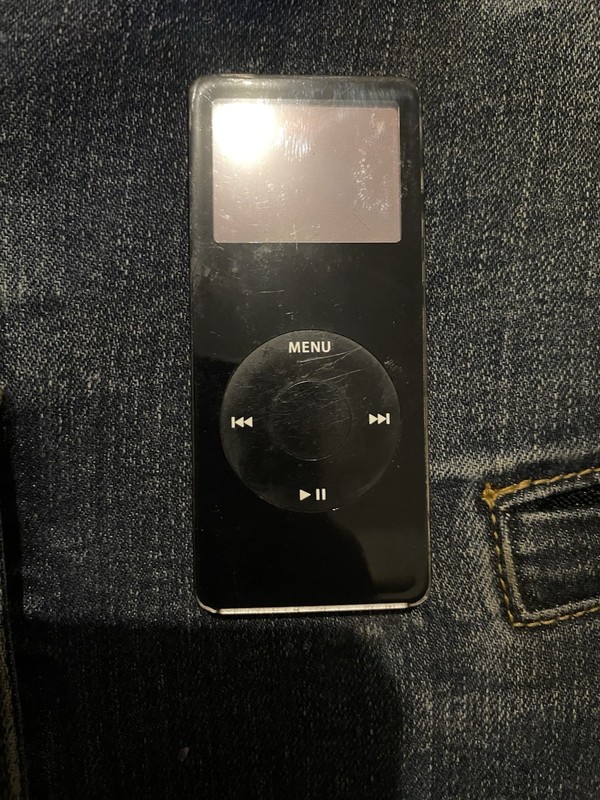 Apple iPod nano 1st Gen 1GB Black A1137 Click Wheel MP3/AAC Player