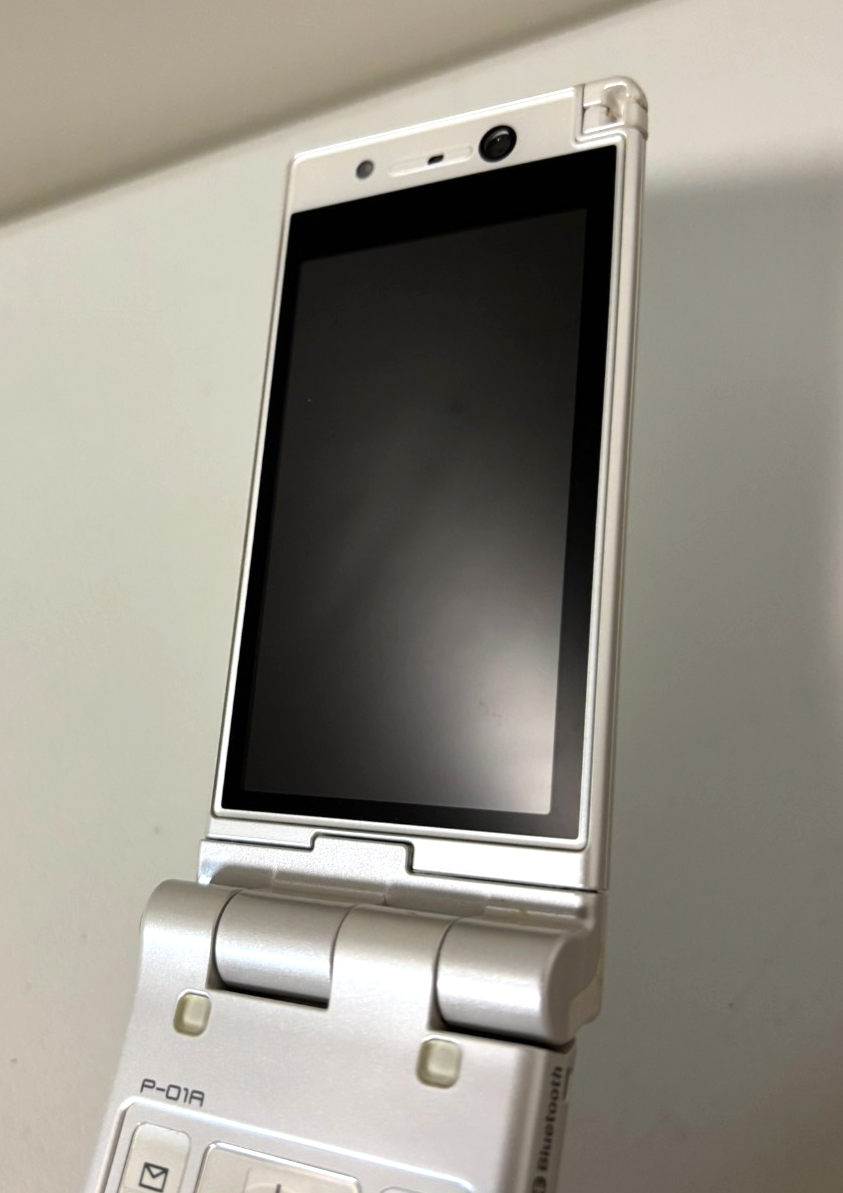 docomo P-01A white FOMA Japanese Flip Phone Keitai Cell phone jp