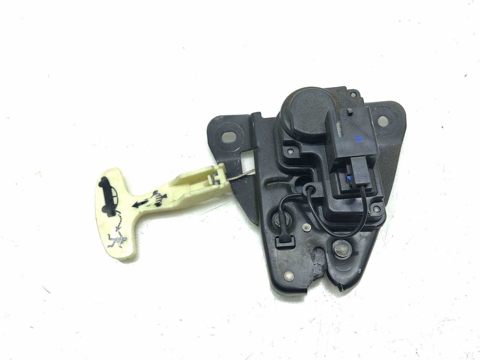 2014-2017 MASERATI GHIBLI REAR TRUNK LID DOOR EMERGENCY OPENER HANDLE OEM.