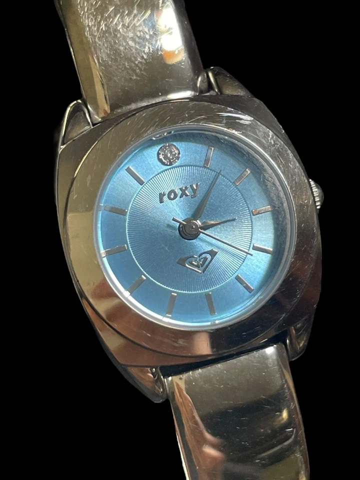 Reloj de cuarzo vintage Roxy esfera azul correa de acero inoxidable para mujer batería nueva Foto 3 de 4
