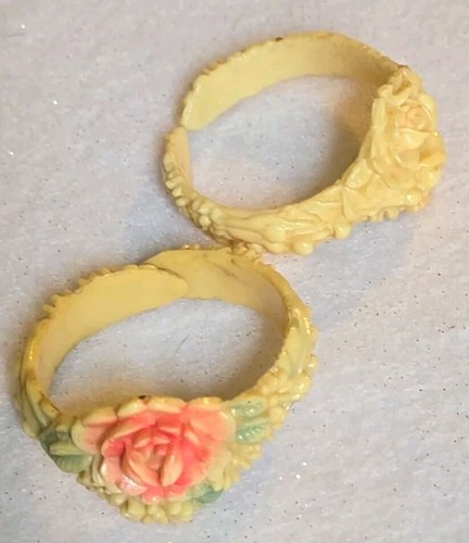 ¿Lote de dos tallas florales de celuloide o baquelita? Pulseras para muñecas, ¡difíciles de encontrar! - Imagen 3 de 7