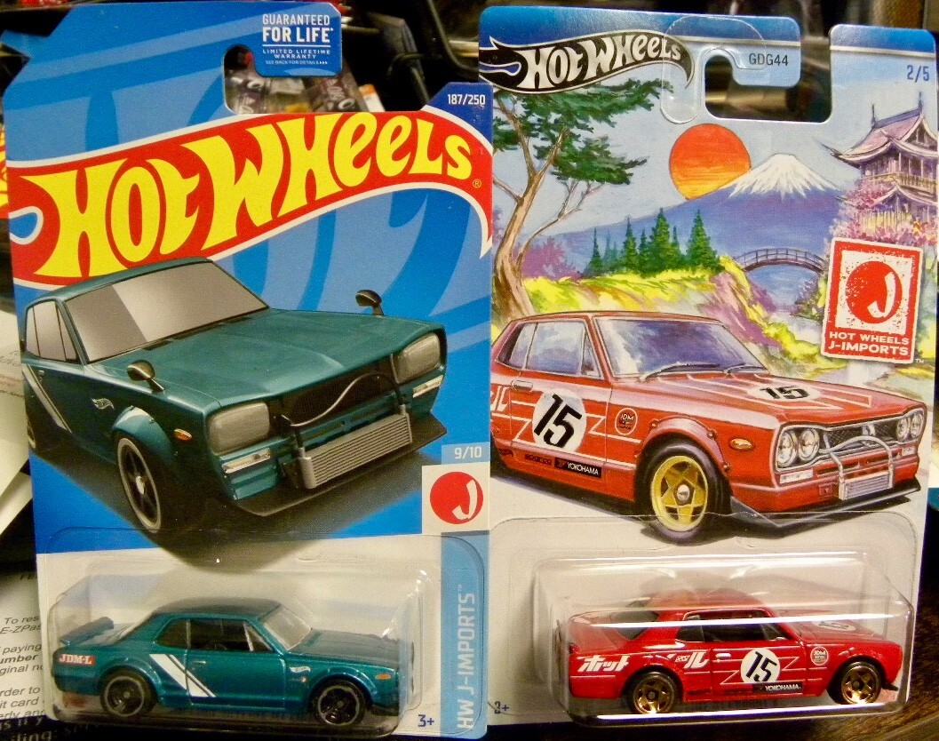 Hot Wheels Nissan Skyline HT 2000GT-X J-Imports 2/5 Red for