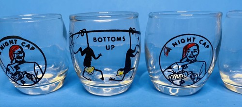 Vasos de chupito vintage de mediados de siglo novedosos - Juego de 4 - Parte inferior arriba - Una tapa de noche - Imagen 3 de 5